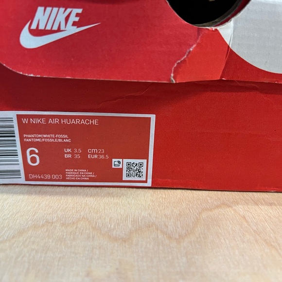 Women phantom white fossil, Nike air Huarache size 6 - Picture 5 of 7